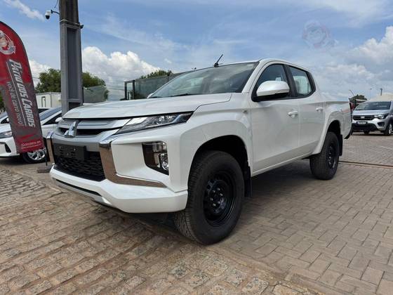 MITSUBISHI L200 TRITON 2.4 16V TURBO DIESEL GLS CD 4X4 AUTOMÁTICO